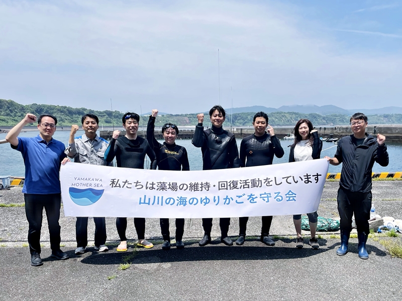 成果を確認し誇らしげな協議会メンバー