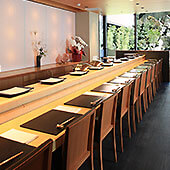 Wide selection of restaurants featuring seasonal Japanese delicacies