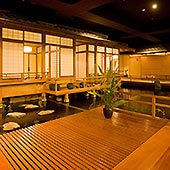 Wide selection of restaurants featuring seasonal Japanese delicacies