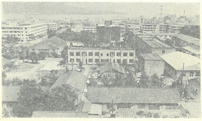 【絵2】本丸跡にあった鹿大医学部(昭和40年頃)