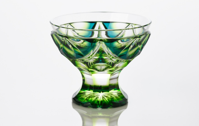 二色衣　脚付盃（蒼黄緑） 40,700円（税込）