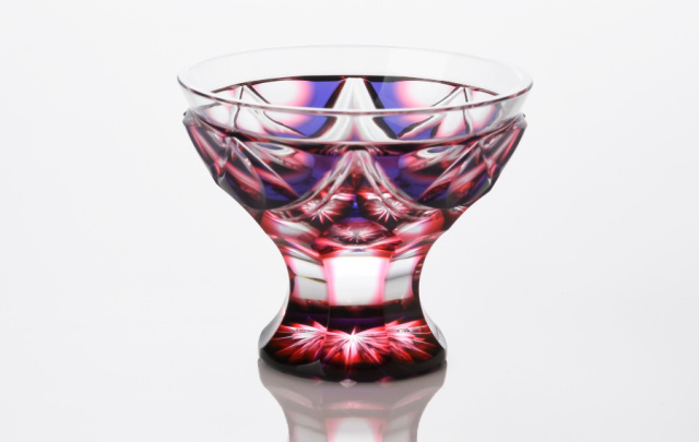 二色衣　脚付盃（瑠璃金赤） 45,100円（税込）