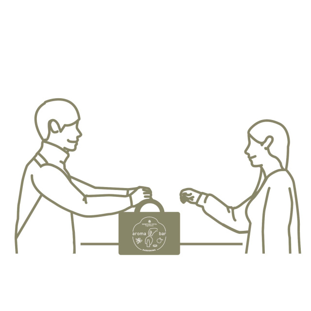 2 かりる：逸品館のカウンターでアロマセットを借りる