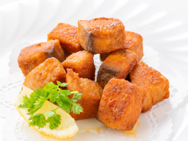 鹿児島産沖サワラのパプリカ風味揚げ