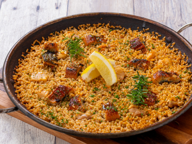 鹿児島産鶏肉と鰻のパエリア