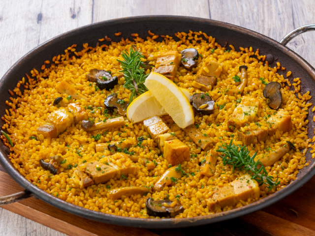 鹿児島産豚肉と茸のパエリア