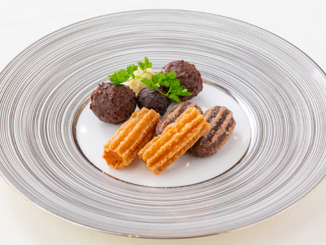 チュロスとチョコレート盛り合わせ