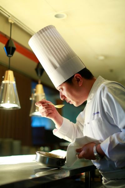 総料理長 徳重 慎一郎