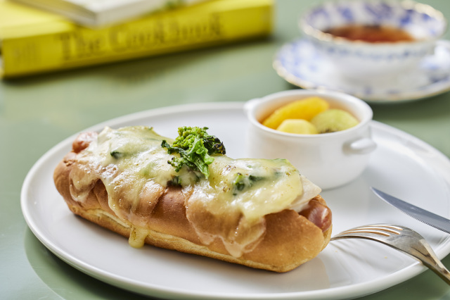 ホットドッグプレート～菜の花ときのこのホワイトソース～