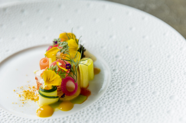 鹿児島県産魚介のマリネと桜島鶏コンフィのコンビネーション
