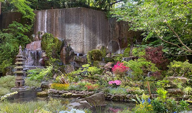 エントランス 壁画　「吉祥　花鳥風月の宿」